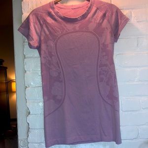 Lulu lemon lavender tee size 6